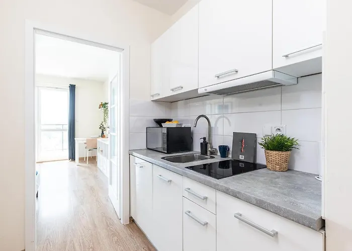 Superapart Kierbedzia - Blisko Olinek شقة